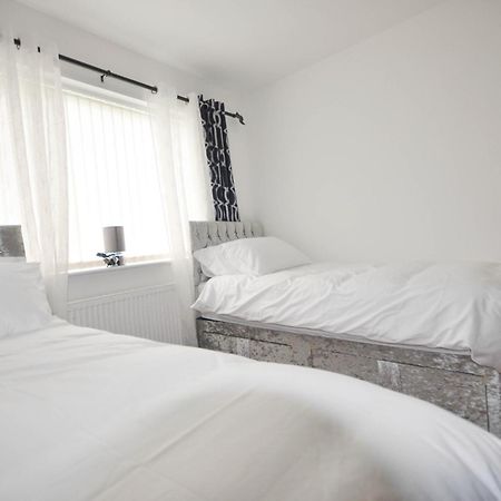 Modern 2 Bed Apartment ルートン エクステリア 写真