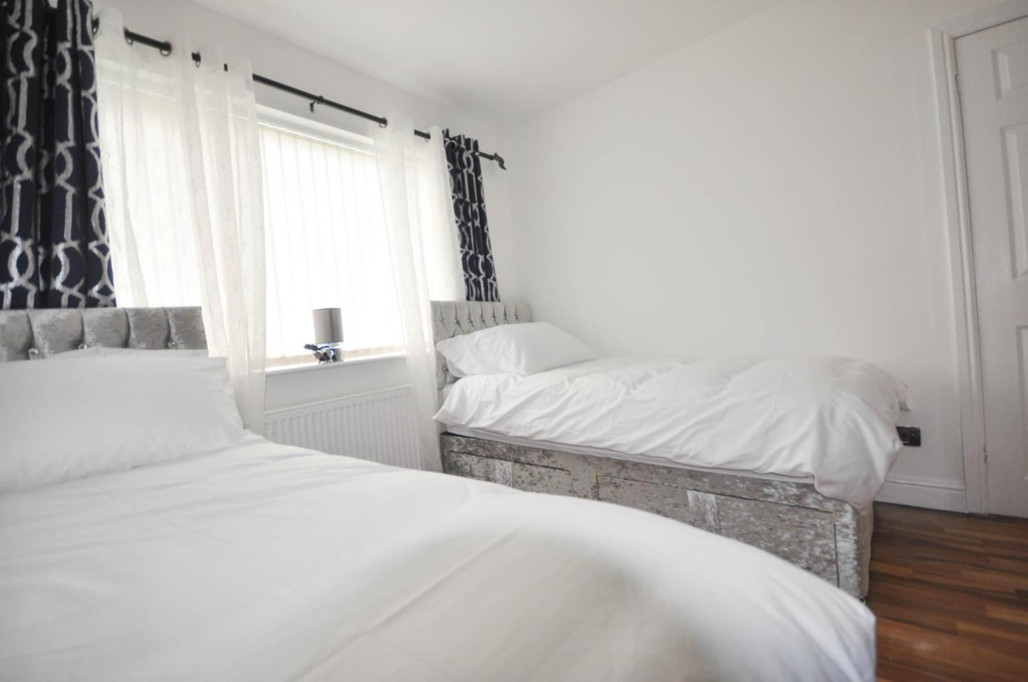 Modern 2 Bed Apartment ルートン エクステリア 写真
