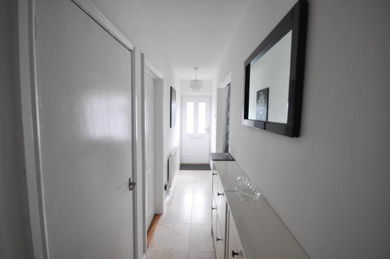 Modern 2 Bed Apartment ルートン エクステリア 写真