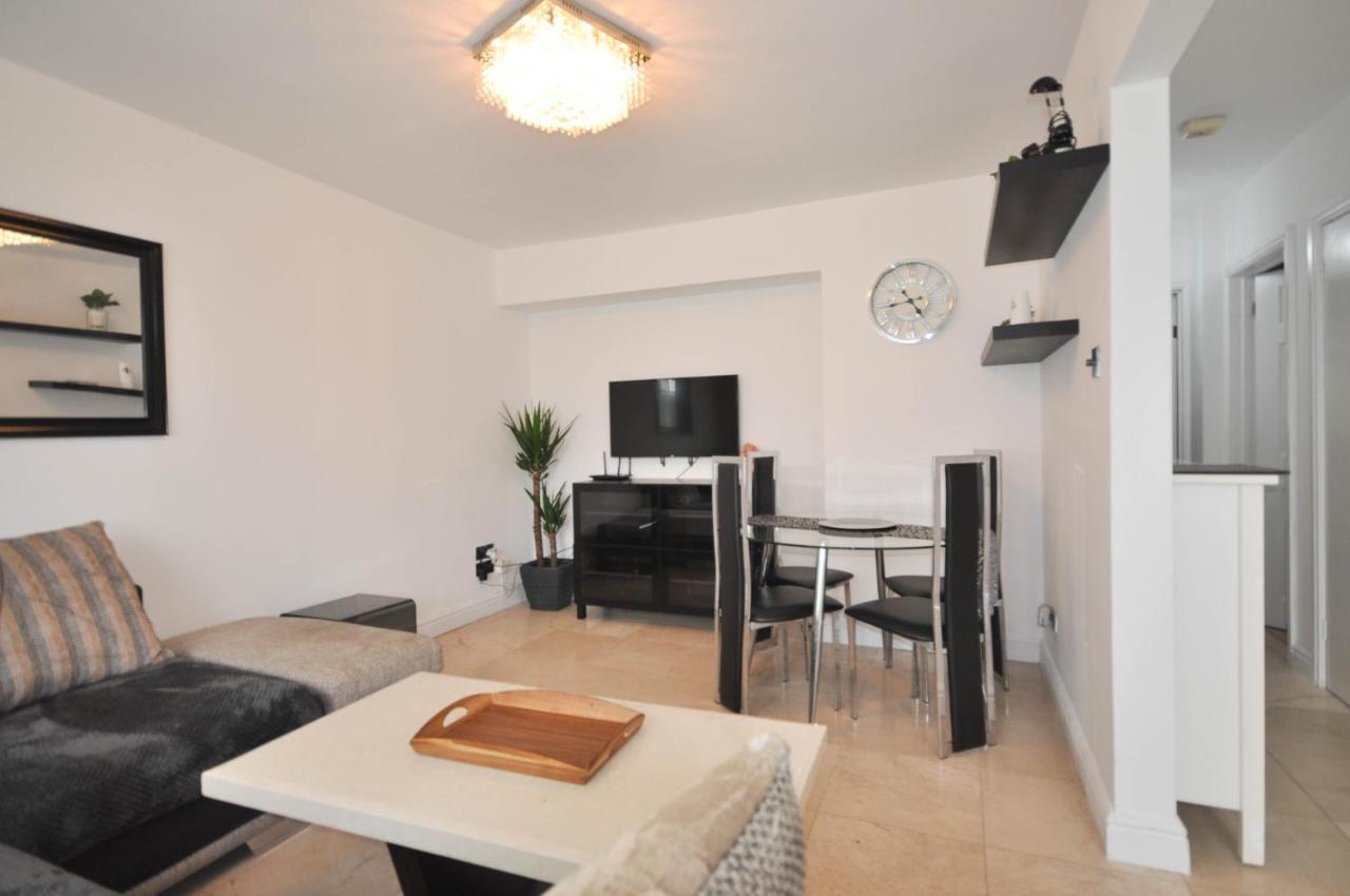 Modern 2 Bed Apartment ルートン エクステリア 写真