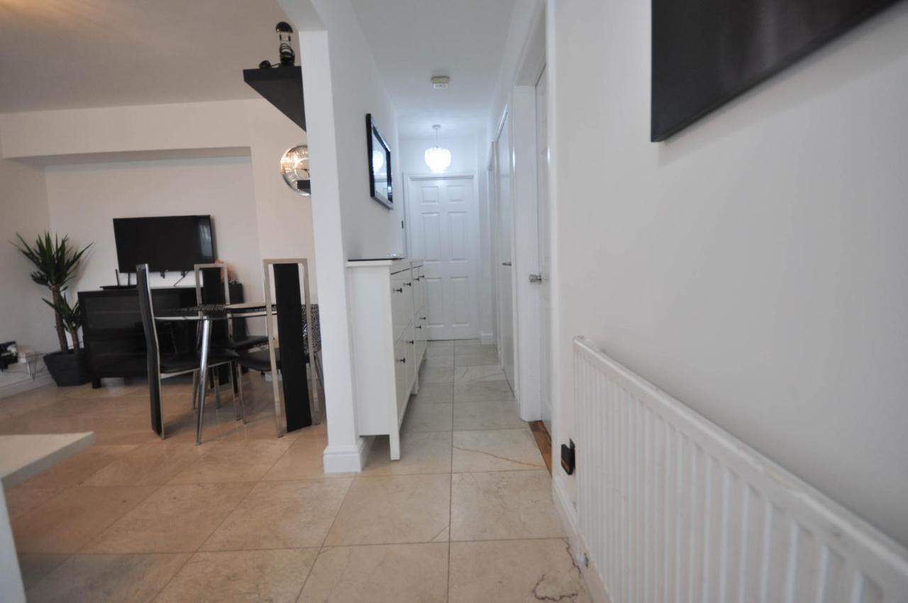 Modern 2 Bed Apartment ルートン エクステリア 写真