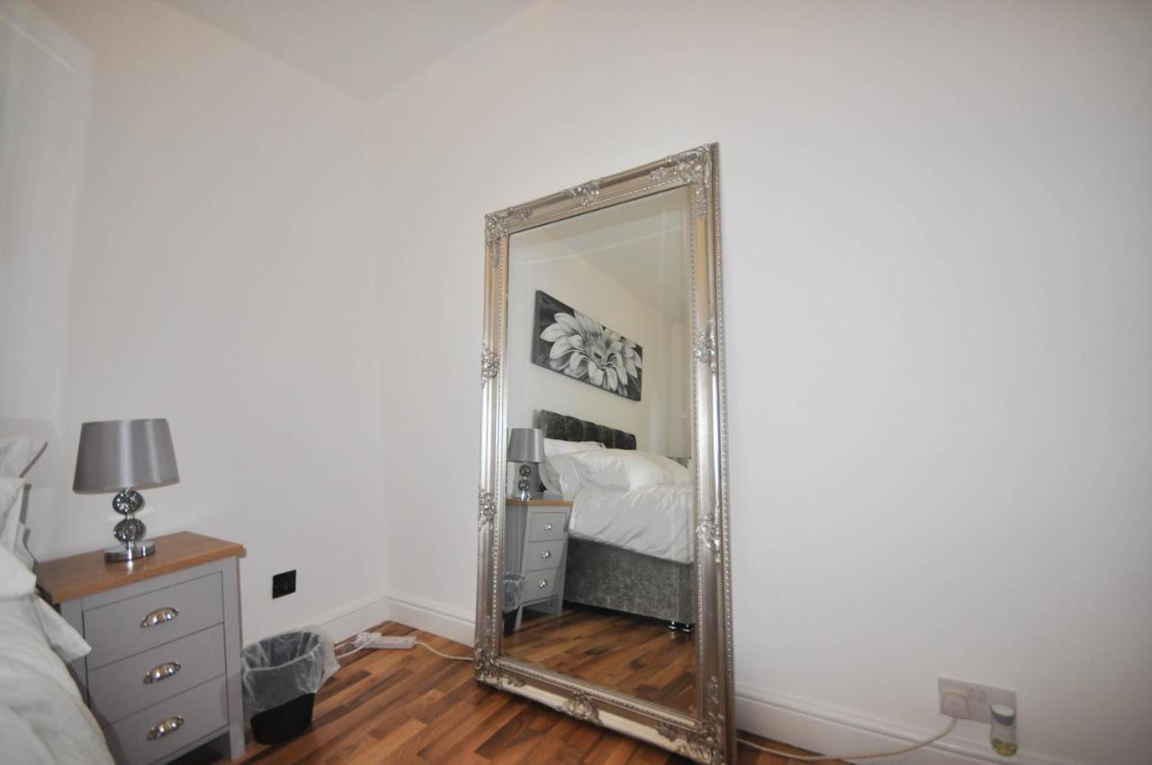 Modern 2 Bed Apartment ルートン エクステリア 写真