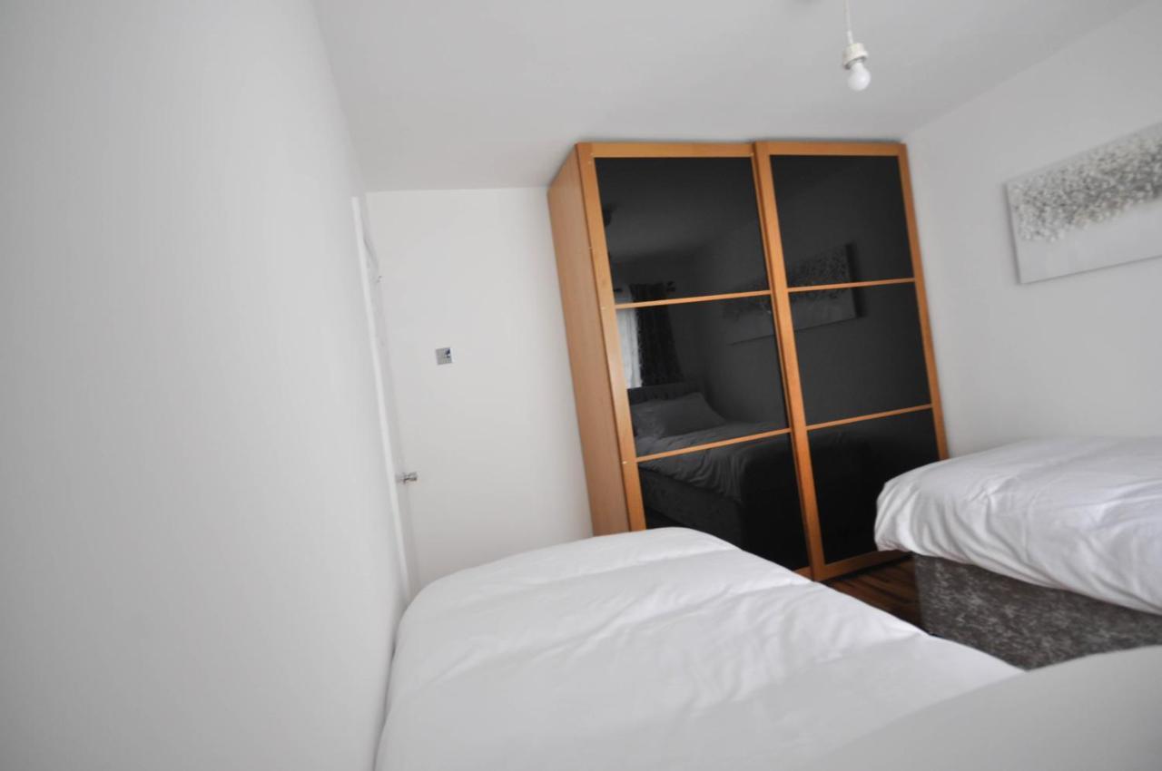 Modern 2 Bed Apartment ルートン エクステリア 写真