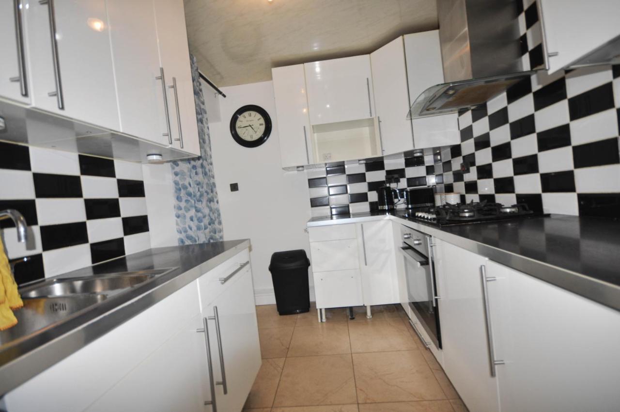 Modern 2 Bed Apartment ルートン エクステリア 写真