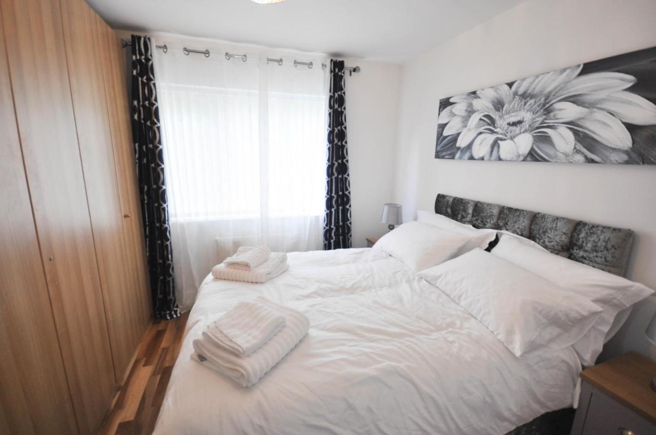 Modern 2 Bed Apartment ルートン エクステリア 写真
