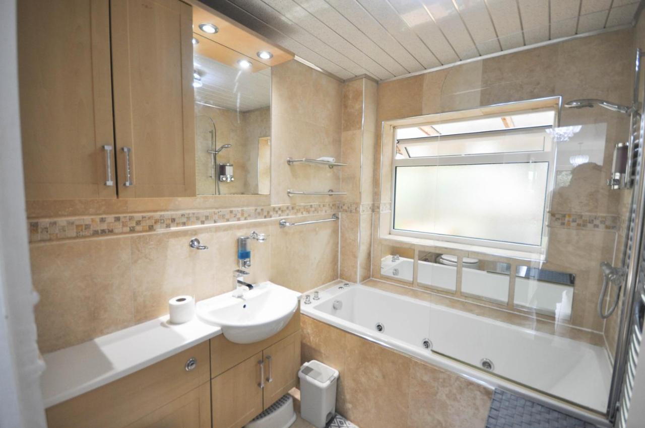 Modern 2 Bed Apartment ルートン エクステリア 写真