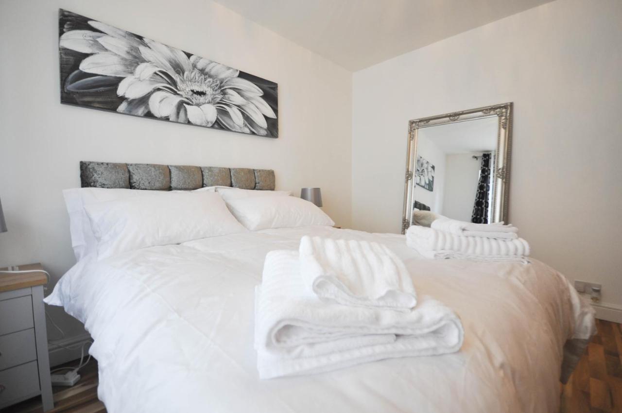 Modern 2 Bed Apartment ルートン エクステリア 写真