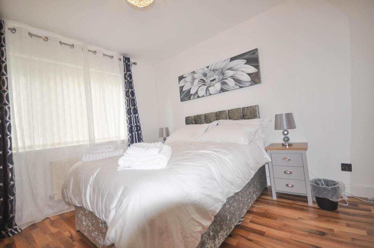 Modern 2 Bed Apartment ルートン エクステリア 写真